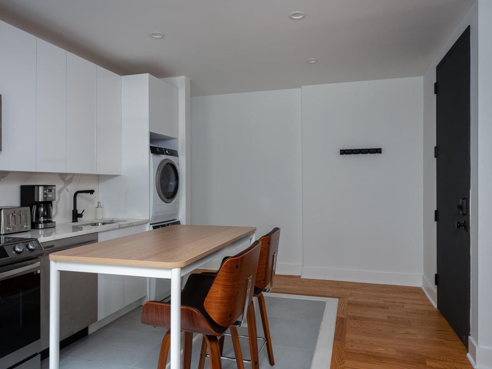 Three Bedroom Brooklynite Suite! 뉴욕 외부 사진