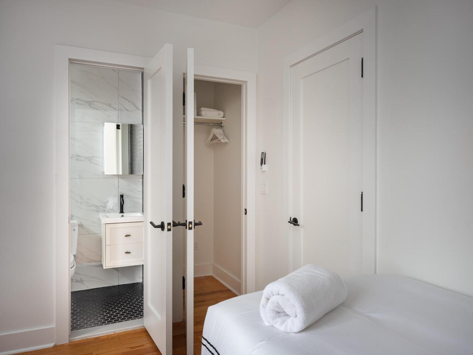Three Bedroom Brooklynite Suite! 뉴욕 외부 사진
